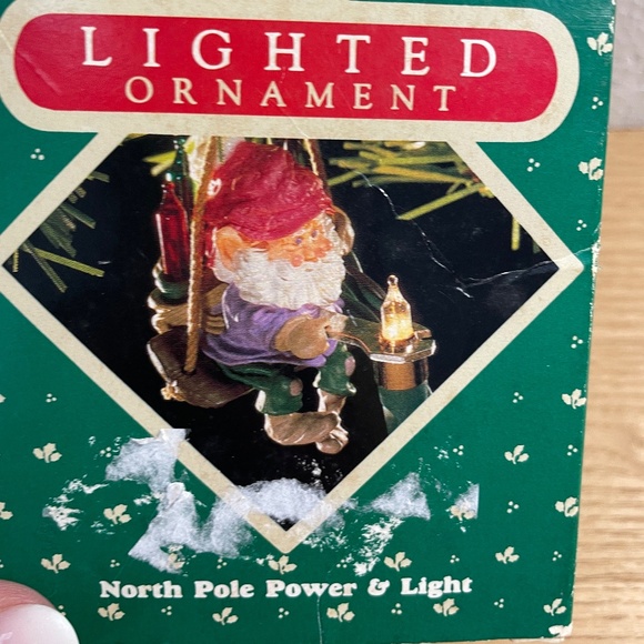 Vintage Hallmark North Pole Power & Light Lighted Christmas Ornament Works 1987 - Picture 4 of 5